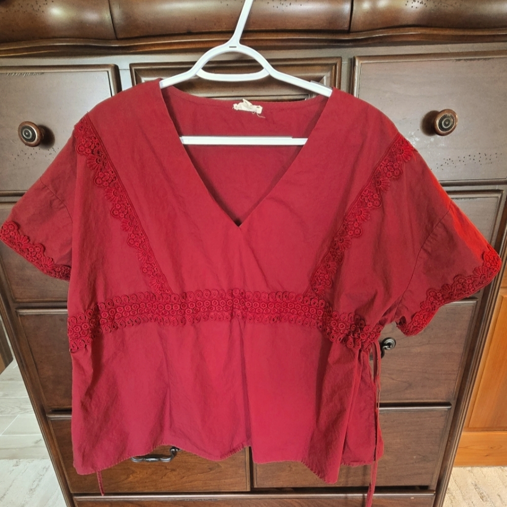 🌻POL Deep Red Lace Accent Blouse